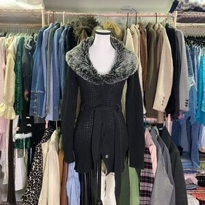 Stylish Black Cardigan with Faux Fur Collar